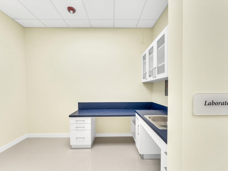 More Photos Of 3301 NW 107th Ave, Miami Research And Development For Lease