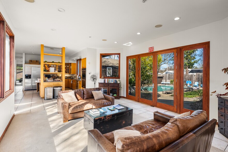 More Photos Of 8 Circle Rd, San Rafael Specialty For Sale