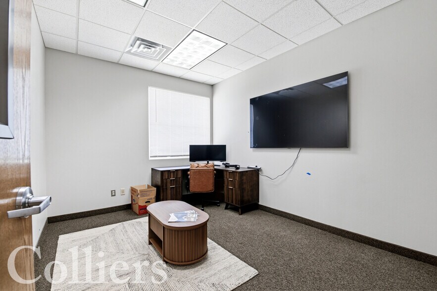 More Photos Of 1036 E Iron Eagle Dr, Eagle Office For Sale