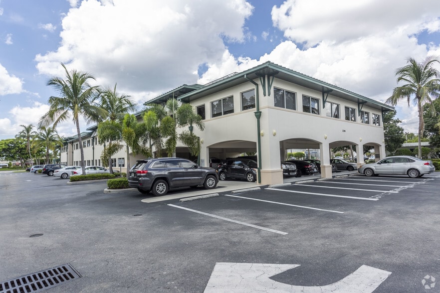 More Photos Of 2390 Tamiami Trl N, Naples Medical For Lease