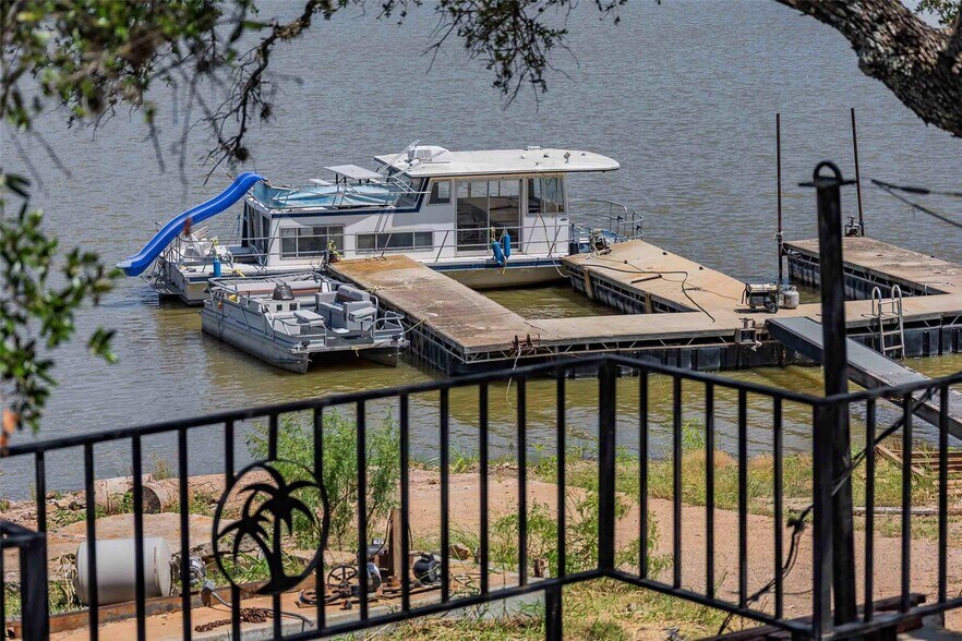 More Photos Of 325 Eagle Rest Ln, Burnet Marina For Sale