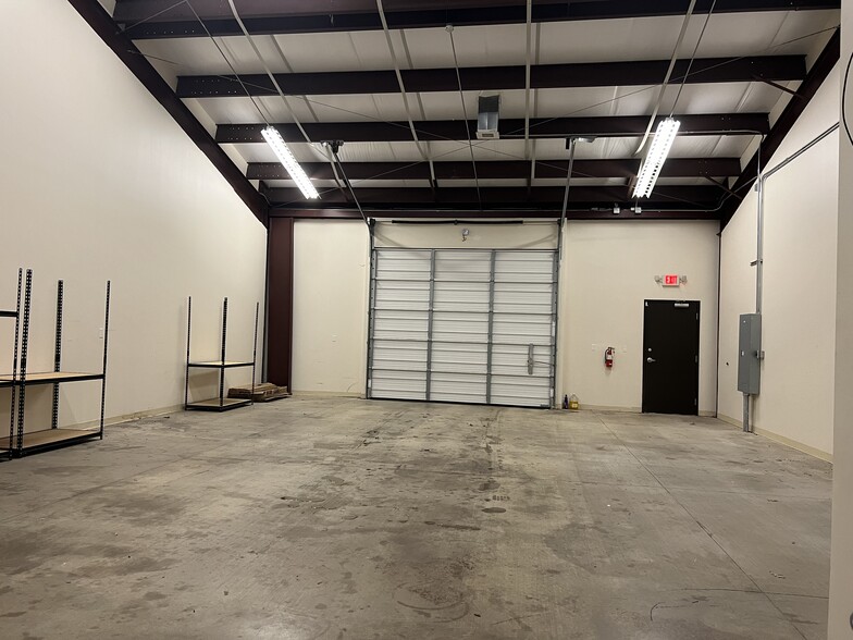 More Photos Of 1011 S Heatherwilde Blvd, Pflugerville Research And Development For Lease