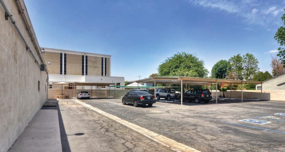 More Photos Of 18107 Sherman Way, Reseda Medical For Lease