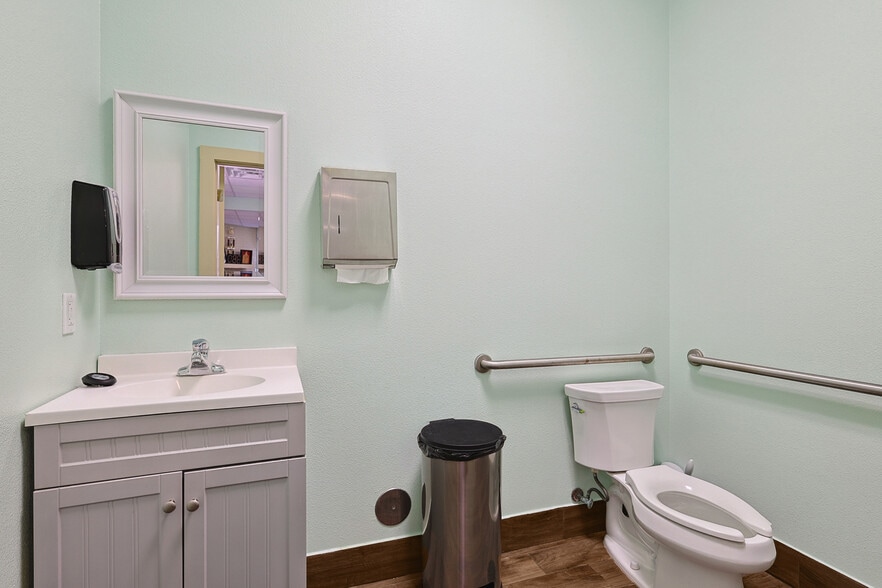 More Photos Of 8620 Clifford St, Fort Worth Restaurant For Sale