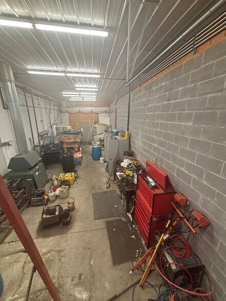 More Photos Of 602 Friend Way, Lebanon Service Station For Sale