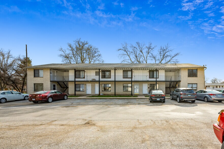 More Photos Of 1902 Sheridan Rd, Pekin Apartments For Sale