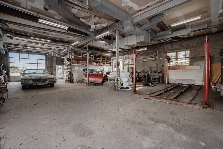 More Photos Of 146 Stewart Blvd, Brockville Light Manufacturing For Sale