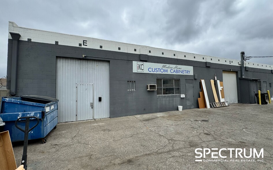 More Photos Of 7631 Alabama Ave, Canoga Park Warehouse For Lease