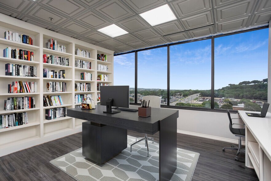 More Photos Of 222 S Sidney Baker St, Kerrville Office For Lease