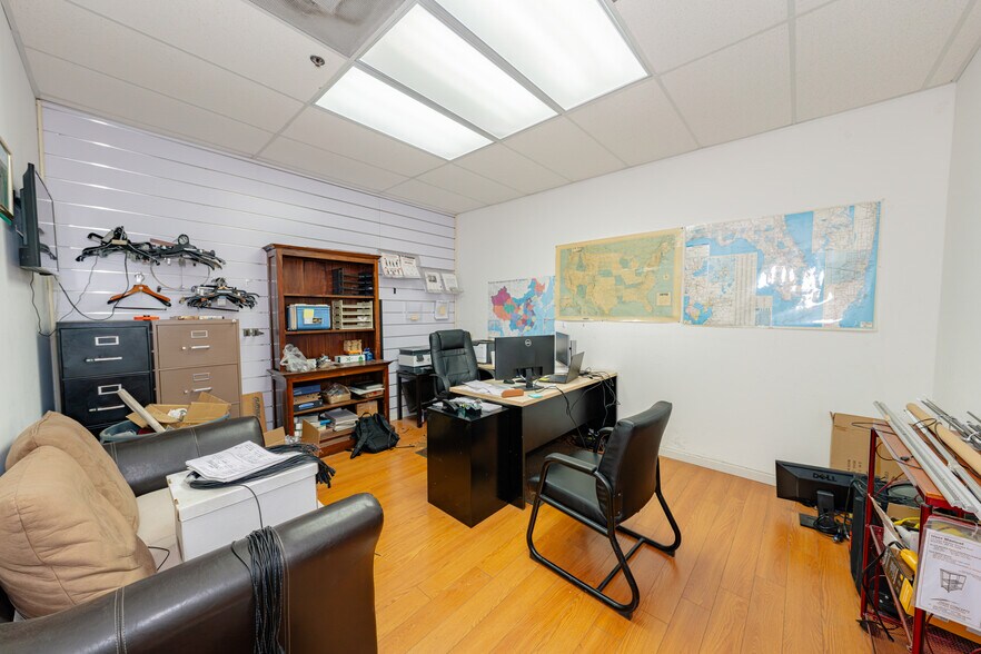 More Photos Of 4000 N 28th Ter, Hollywood Warehouse For Lease