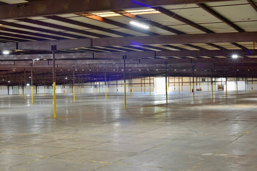 More Photos Of 847 W Main St, Lake City Warehouse For Lease
