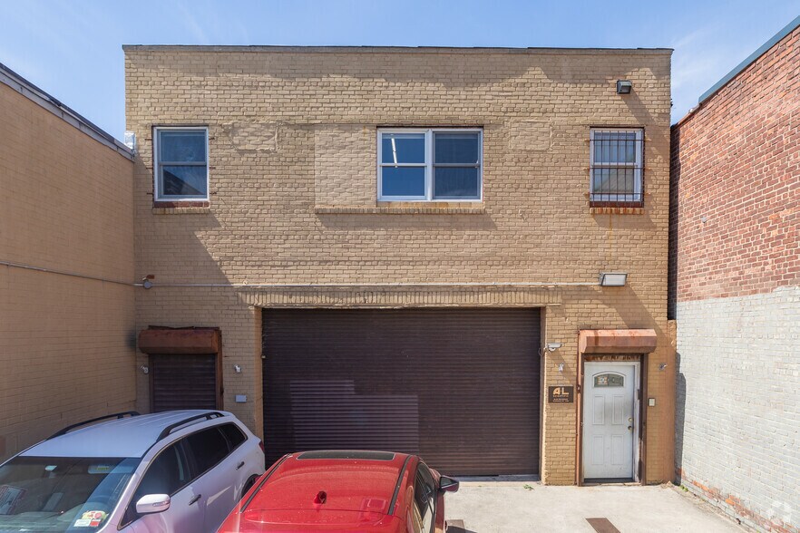 More Photos Of 8805 76th Ave, Glendale Warehouse For Sale