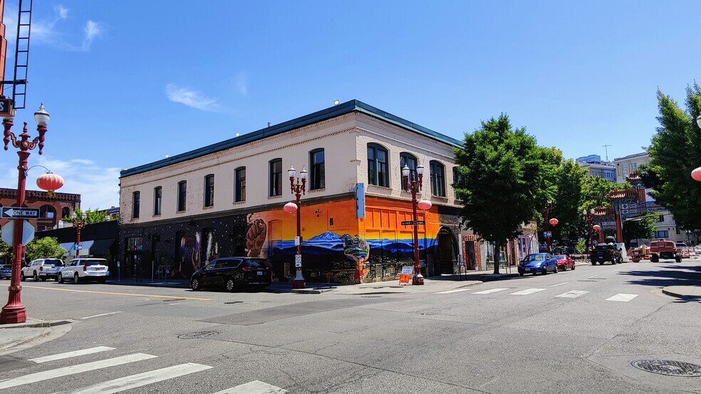 More Photos Of 26-32 NW 4th Ave, Portland Bar For Sale