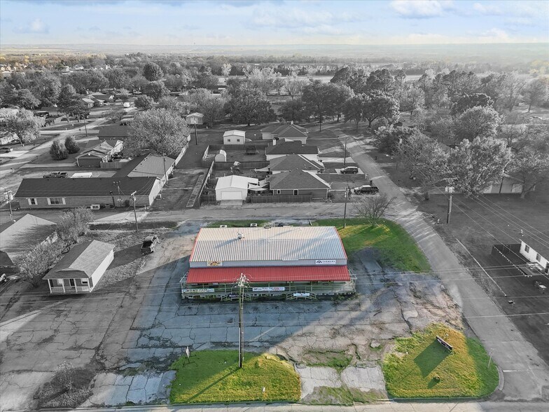 More Photos Of 317 W FM 120, Pottsboro General Retail For Sale