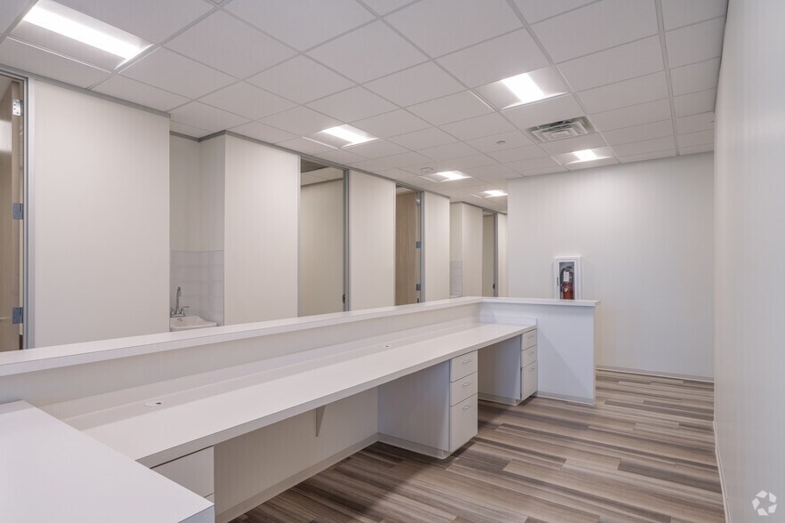 More Photos Of 9701 N Sam Houston Pky, Humble Office For Lease