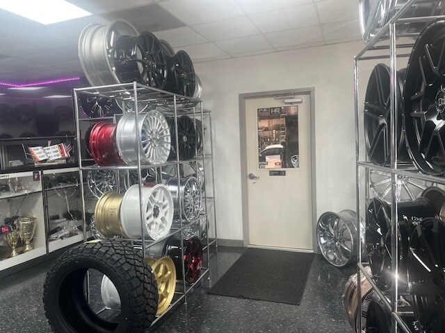 More Photos Of 224 N Frazier St, Conroe Auto Repair For Sale