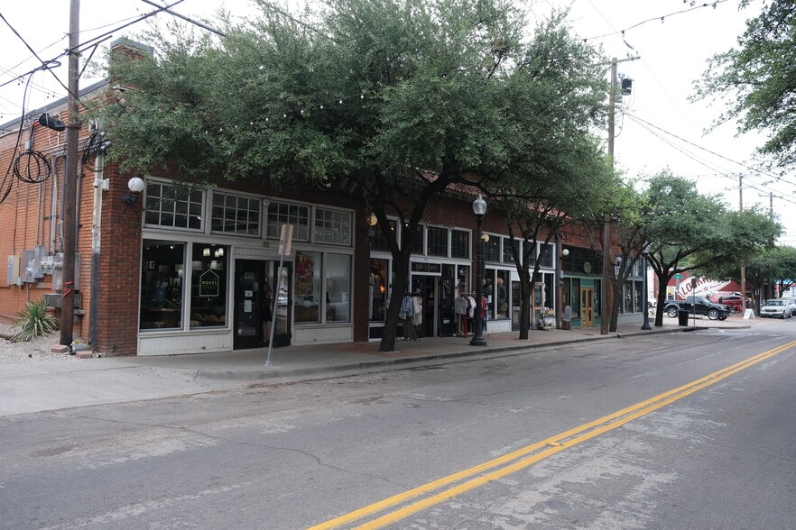 More Photos Of 310-380 W 7th St, Dallas Unknown For Lease