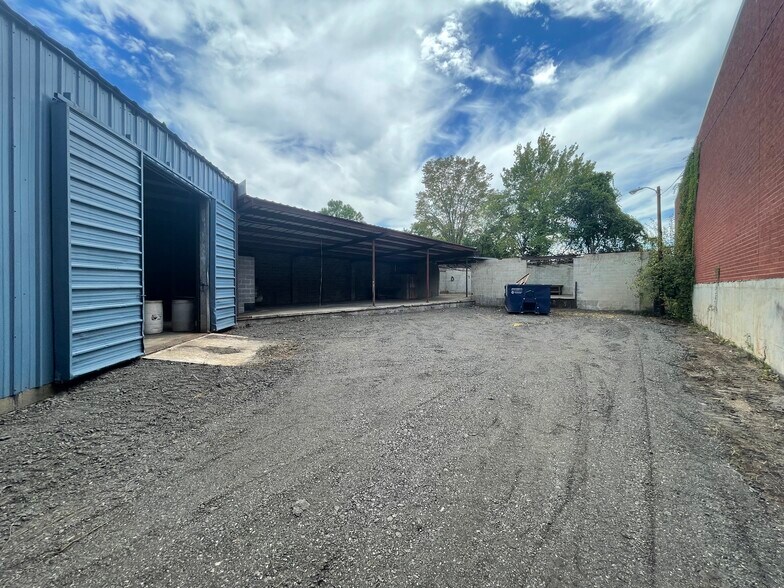 More Photos Of 1074 Martin Luther King Jr Blvd, Columbus Manufacturing For Lease