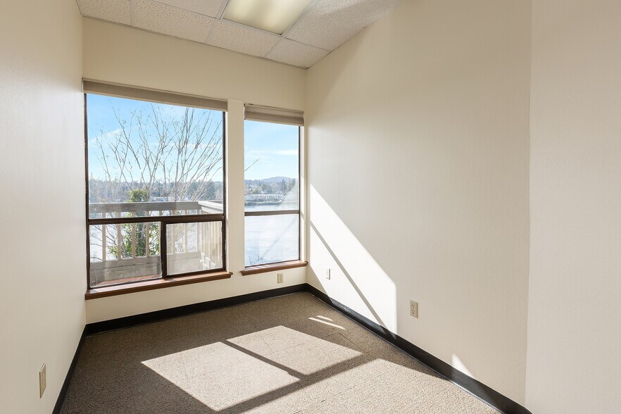 More Photos Of 2025 Wheaton Way, Bremerton Office For Sale