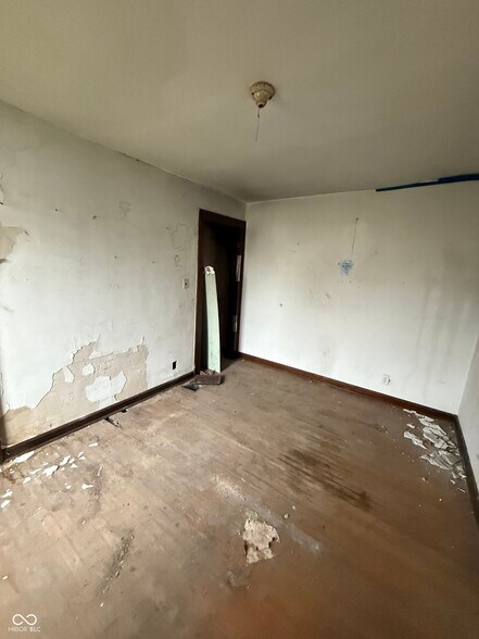 More Photos Of 3823 E 10th St, Indianapolis Freestanding For Sale
