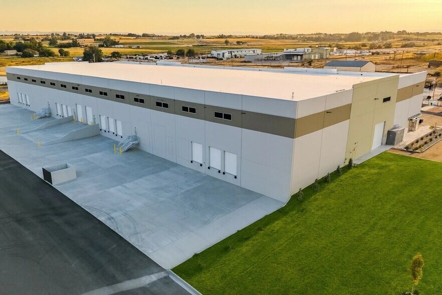 More Photos Of 19127 Red Label Ln, Caldwell Warehouse For Lease