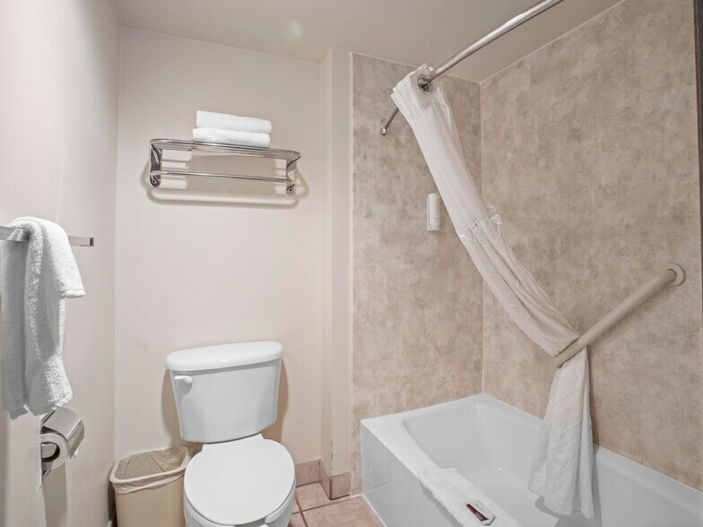 More Photos Of 1225 S State St, Salina Hotel For Sale