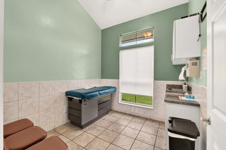 More Photos Of 223 N Main St, Williston Medical For Sale