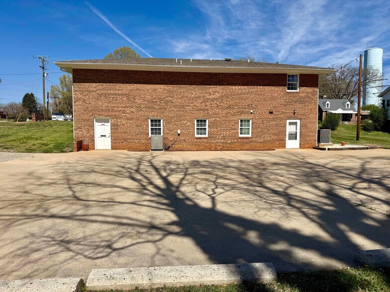 More Photos Of 1203 Northup St, Reidsville Medical For Sale