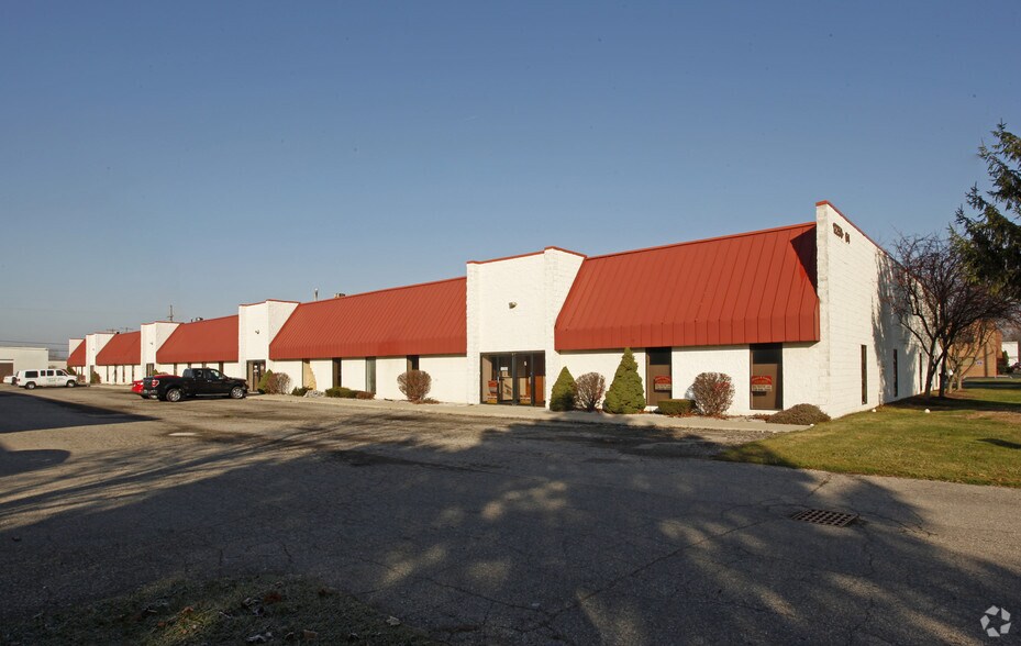 More Photos Of 12250-12264 Universal Dr, Taylor Warehouse For Lease
