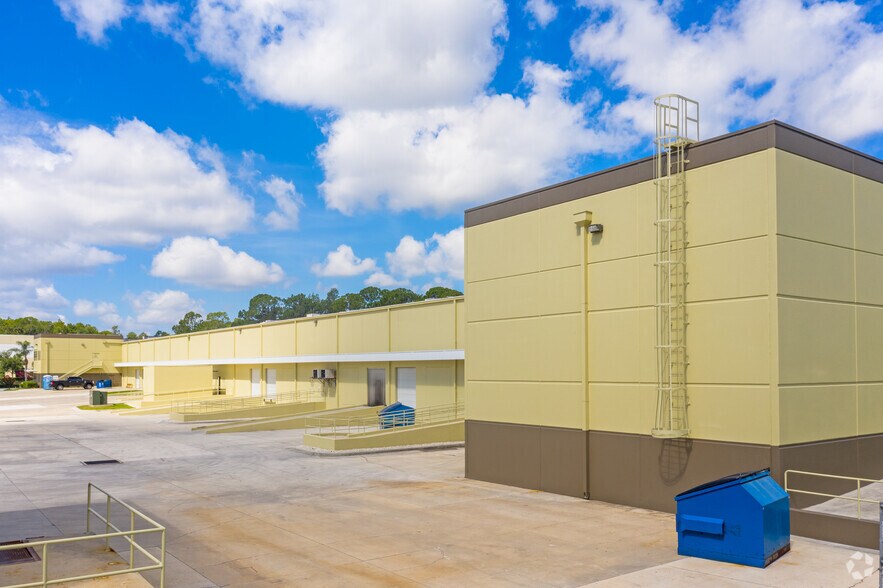 More Photos Of 640 Brooker Creek Blvd, Oldsmar Light Distribution For Sale