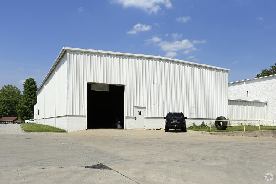 More Photos Of 524 E Washington St, Chagrin Falls Warehouse For Lease
