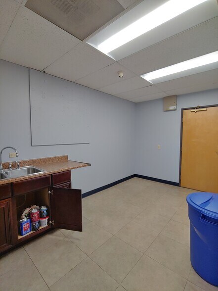 More Photos Of 393 S Harlan St, Lakewood Medical For Lease