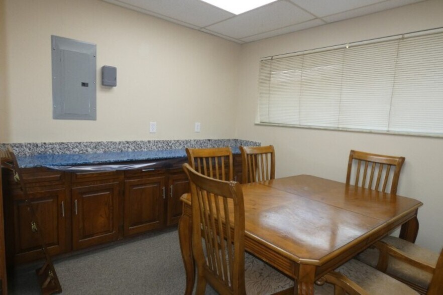More Photos Of 2101 NW Ferris Ave, Lawton Office For Sale