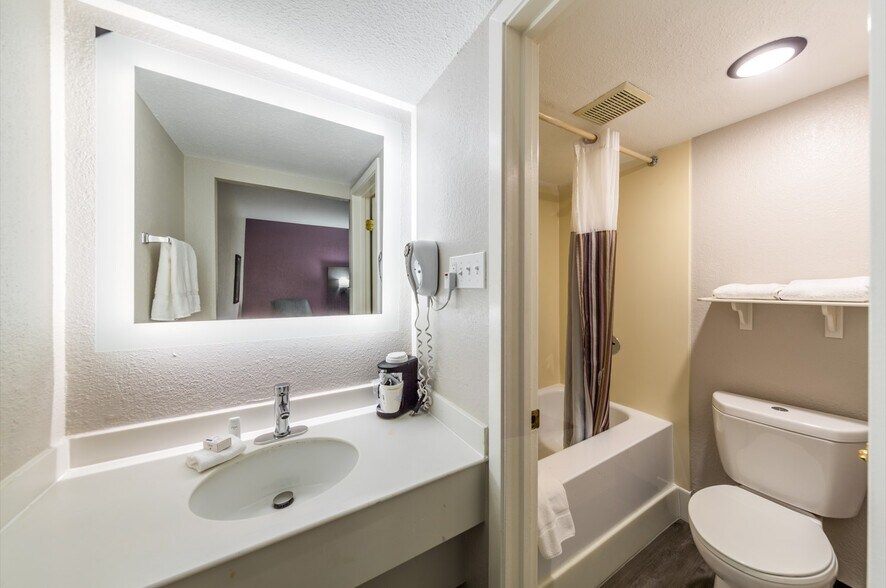 More Photos Of 1112 S Fort Hood St, Killeen Hotel For Sale