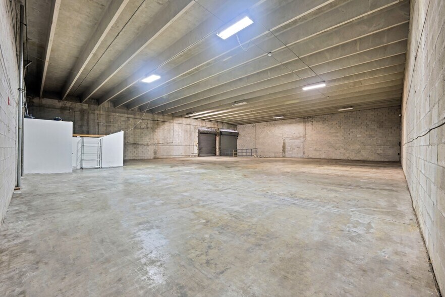 More Photos Of 5220 NW 72nd Ave, Miami Warehouse For Sale