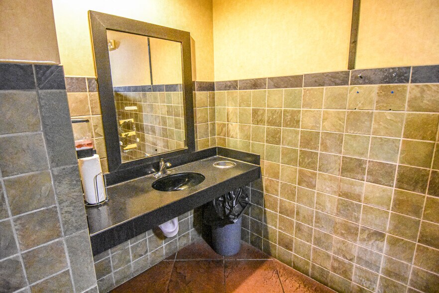 More Photos Of 1530 Hwy 16, Griffin Restaurant For Sale