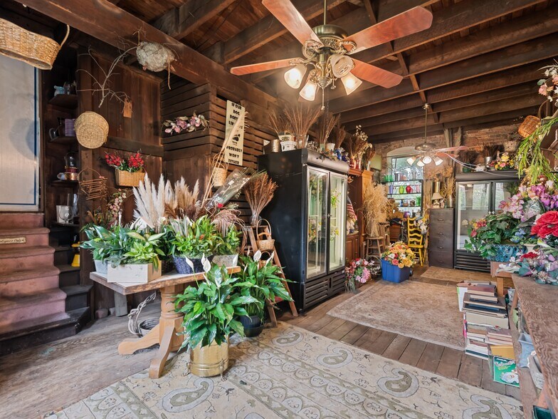More Photos Of 123 S Main St, Waynesville Office For Sale