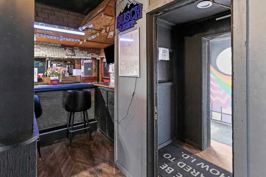 More Photos Of 220 N Old Route 66, Litchfield Restaurant For Sale