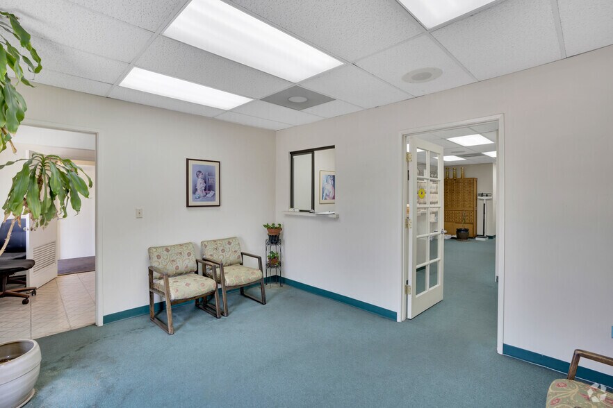 More Photos Of 60 E Foothill Blvd, Upland Storefront Retail Office For Sale