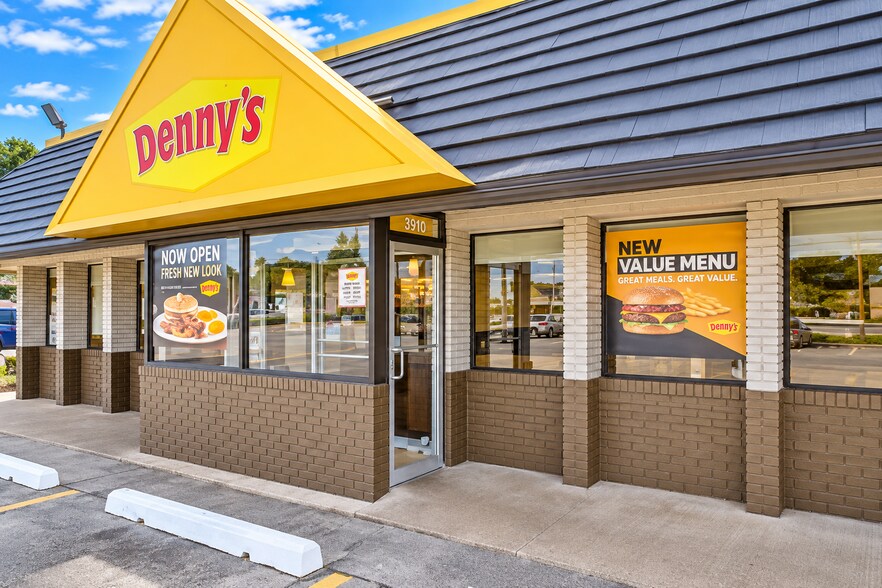 More Photos Of 3422 W Gentry Pkwy, Tyler Restaurant For Lease