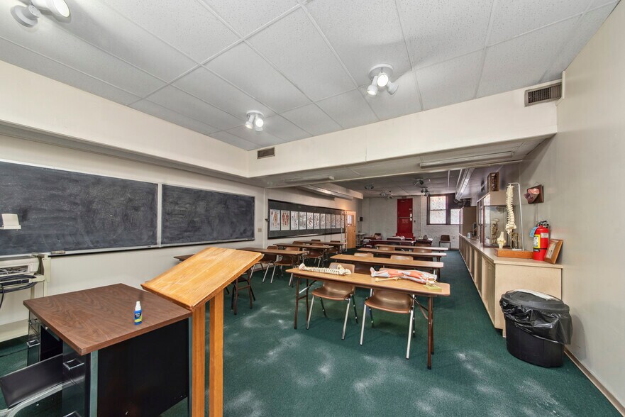 More Photos Of 3330 N Milwaukee Ave, Chicago Medical For Sale