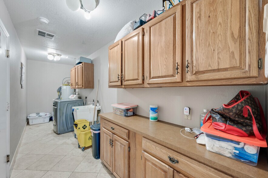 More Photos Of 12558 N 76th St, Scottsdale Assisted Living For Sale