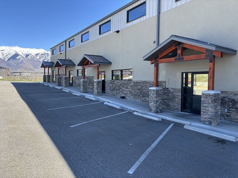 More Photos Of 181 W 2675 N, Layton Showroom For Lease