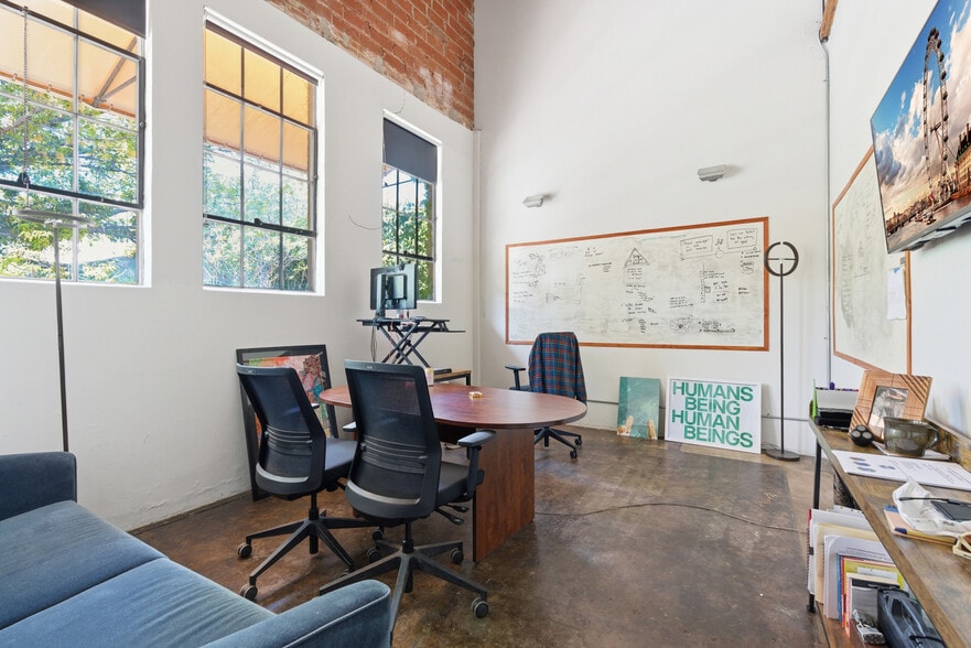 More Photos Of 311-321 Sixth St, San Antonio Office For Sale