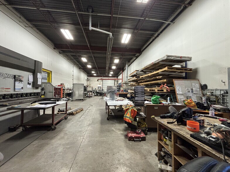 More Photos Of 4316 64 Av SE, Calgary Warehouse For Sale