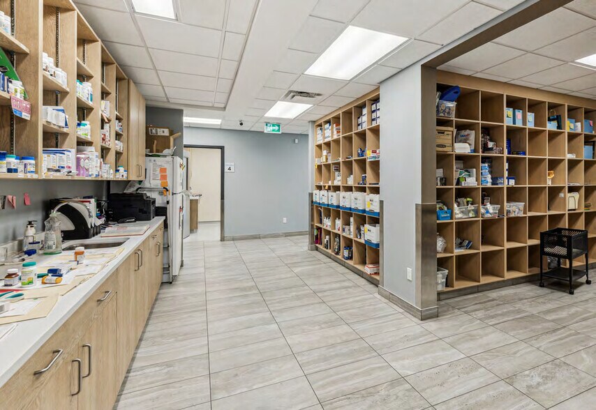 More Photos Of 4 Pine St N, Thorold Veterinarian Kennel For Sale