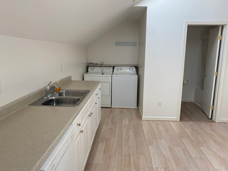 More Photos Of 306 Tyler Ave, Newport News Office Residential For Lease