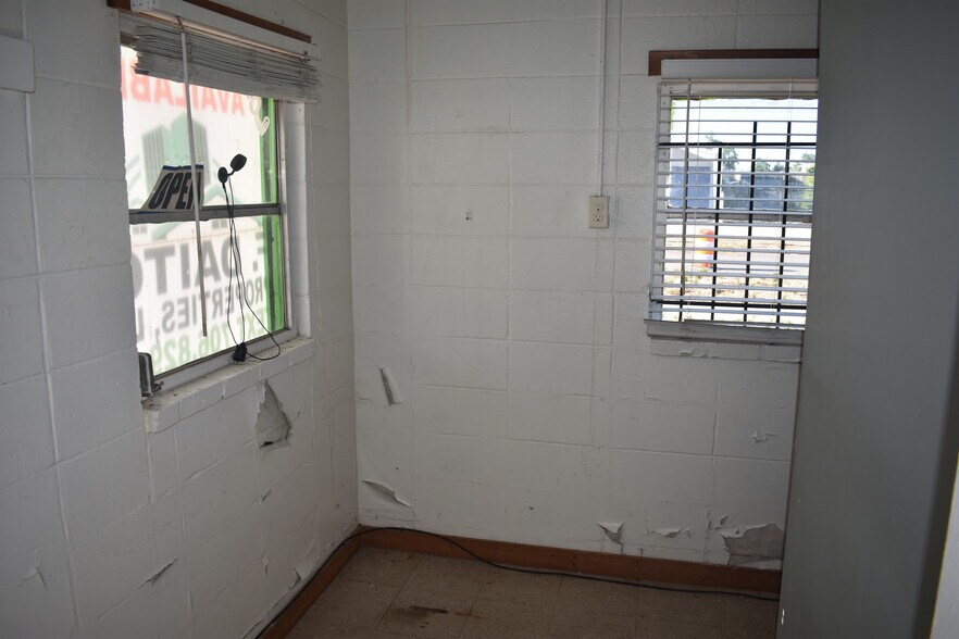 More Photos Of 1484 Broad St, Augusta Freestanding For Sale