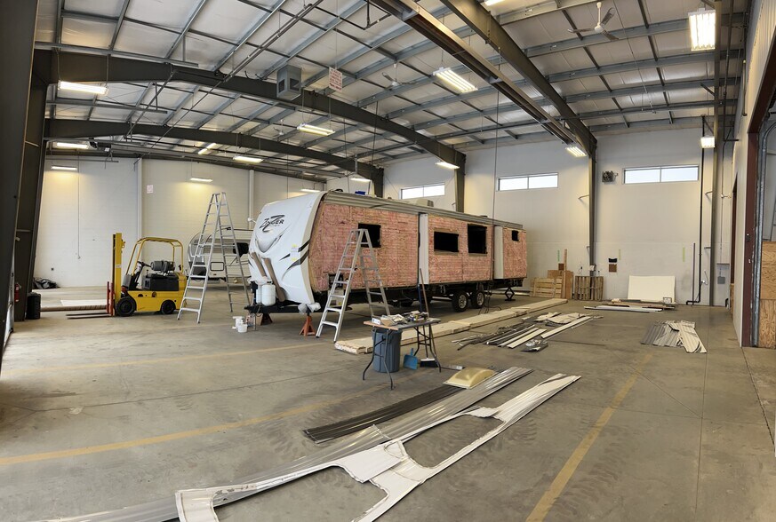 More Photos Of 1780 49 Av, Red Deer Industrial For Lease