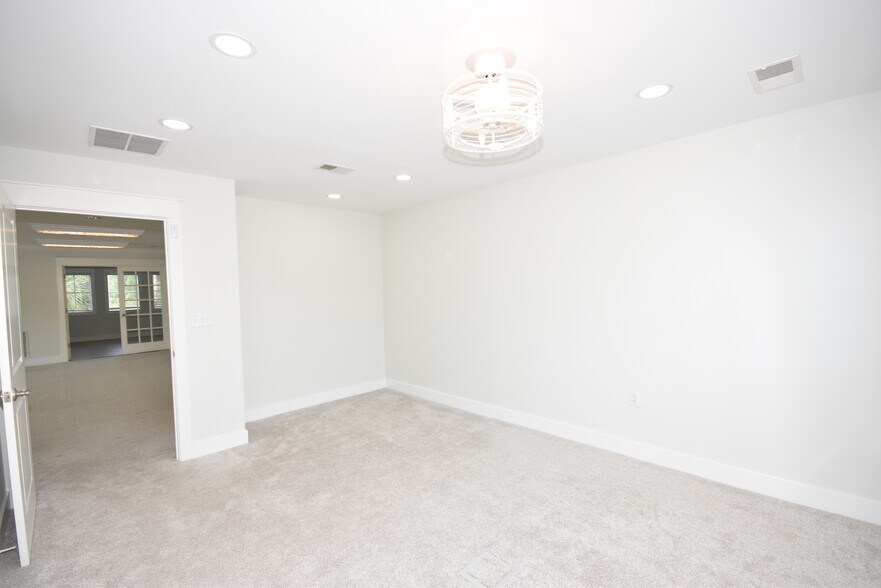 More Photos Of 277 Willbrook Blvd, Pawleys Island Office For Sale